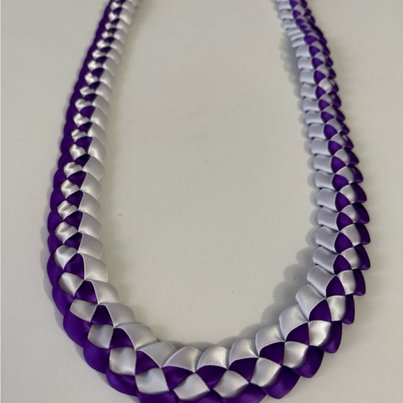 Graduation Ribbon Lei (Purple & White) - Picture 2 of 5